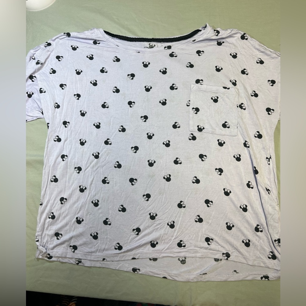 GRAPHIC TEES
